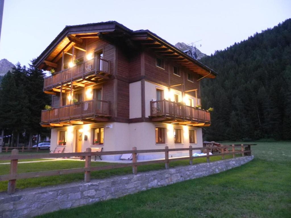 Villa Americana Chambres D'Hotes Champoluc Εξωτερικό φωτογραφία